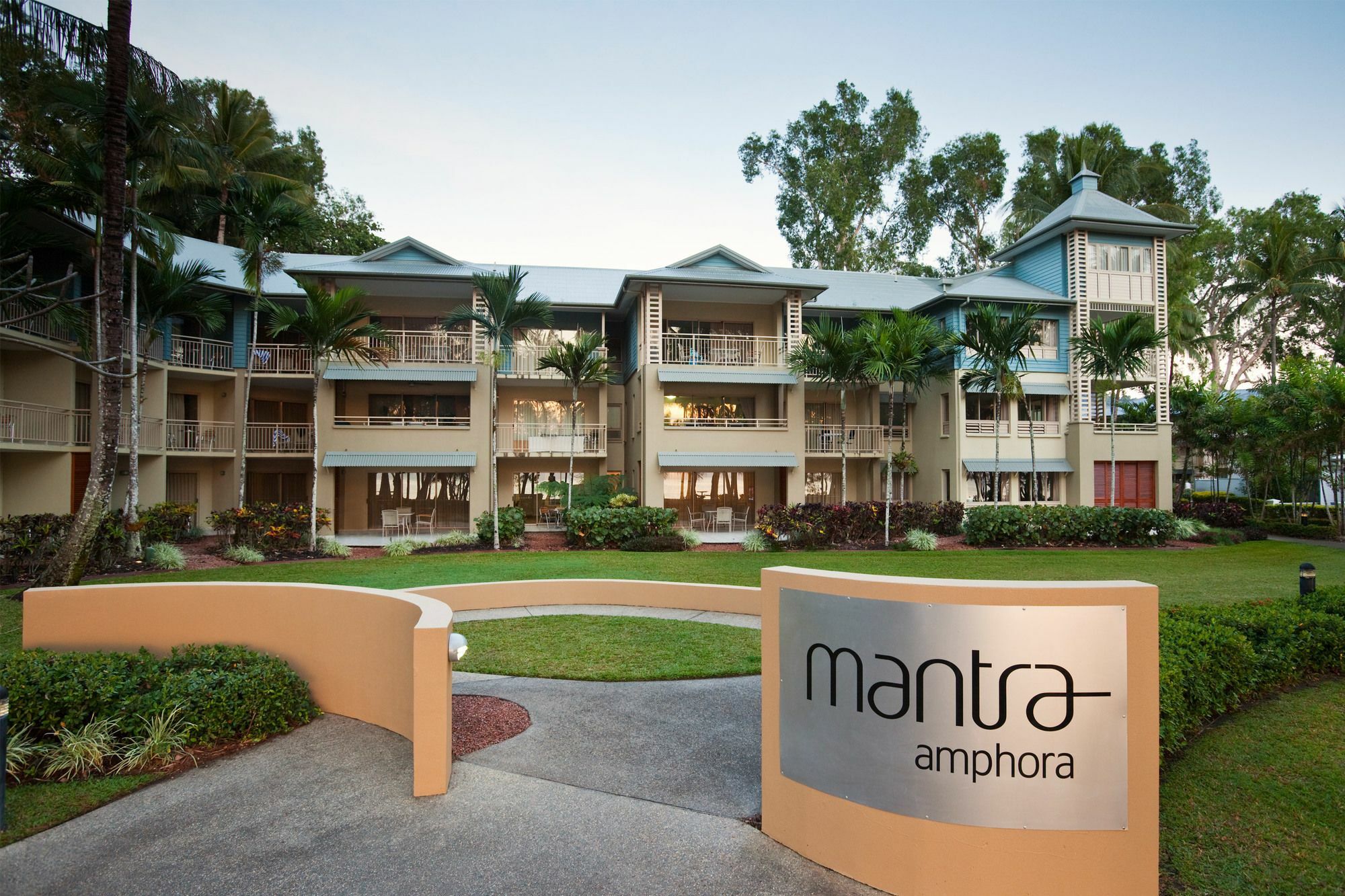 Mantra Amphora Hotel Palm Cove Exterior photo